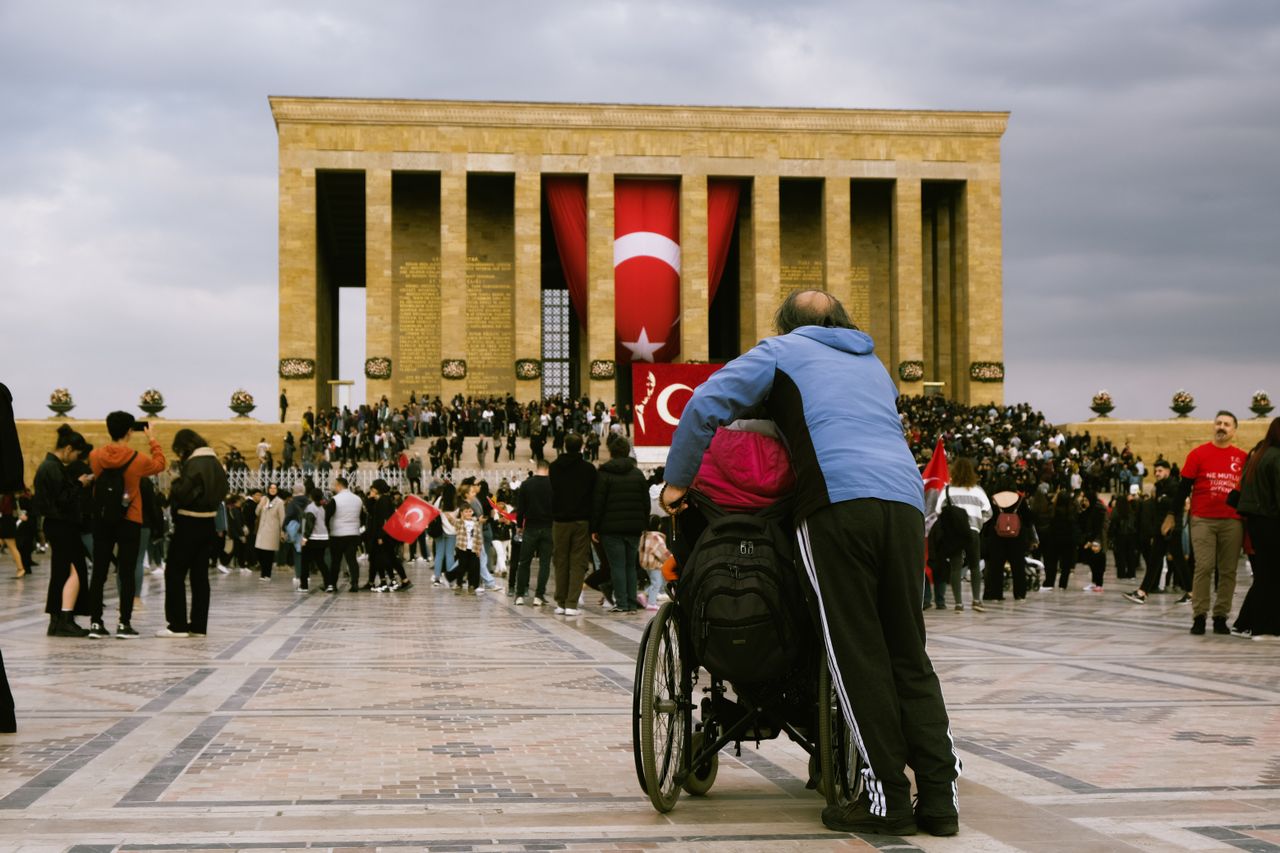 Türkiye’de yerel pazarda düzenlenmiş mevsimlik sebze, meyve ve bölgesel ürün tezgâhları